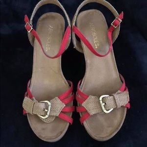 Ladies Wedge Sandal Size 8